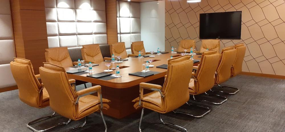 Ramada By Wyndham Jalandhar City Center Exterior photo
