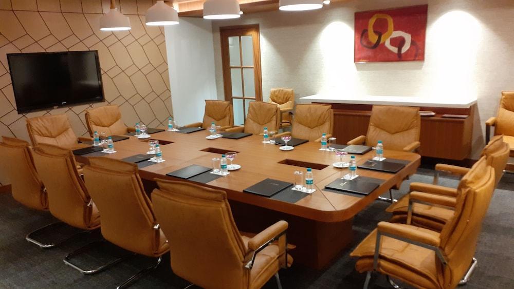 Ramada By Wyndham Jalandhar City Center Exterior photo