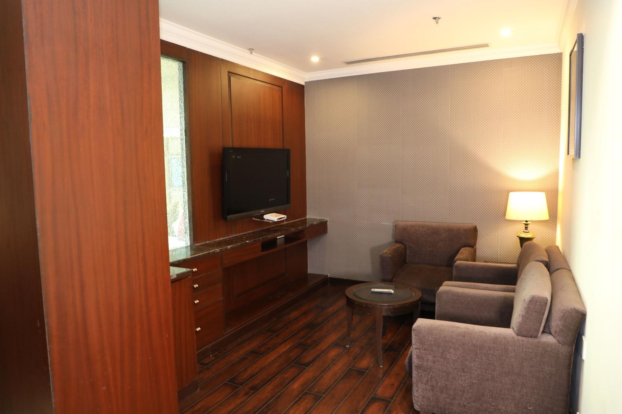 Ramada By Wyndham Jalandhar City Center Exterior photo