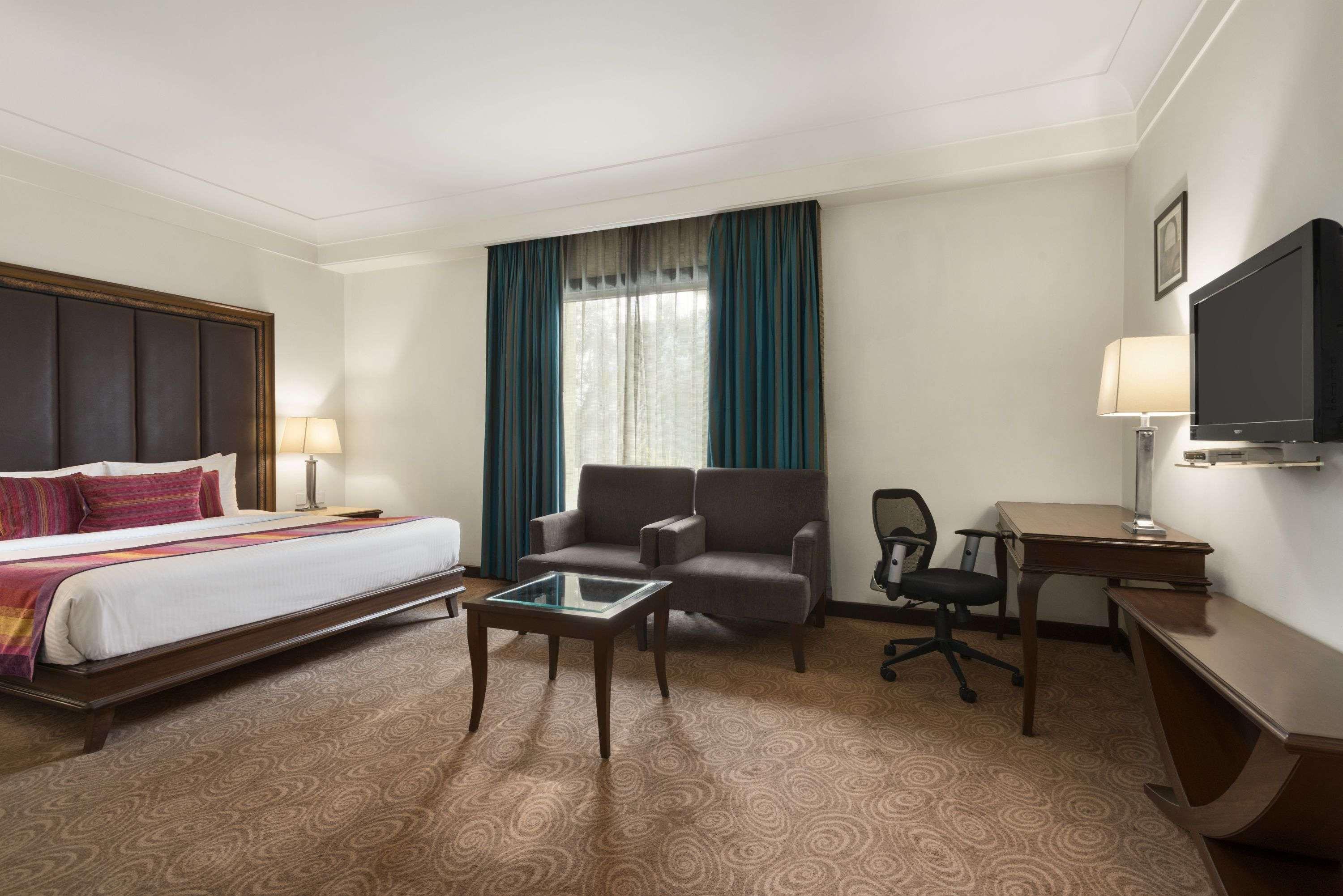 Ramada By Wyndham Jalandhar City Center Exterior photo