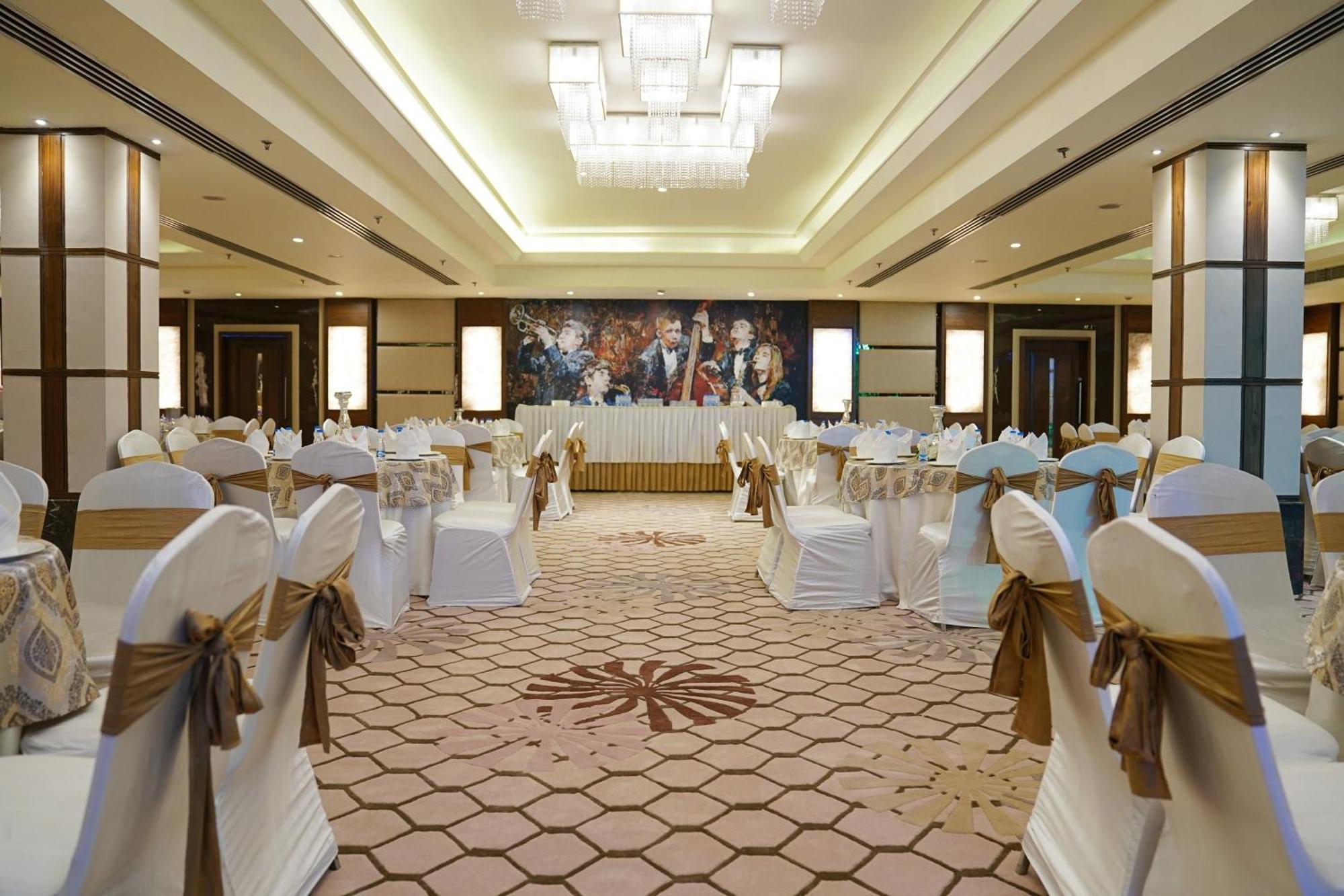 Ramada By Wyndham Jalandhar City Center Exterior photo
