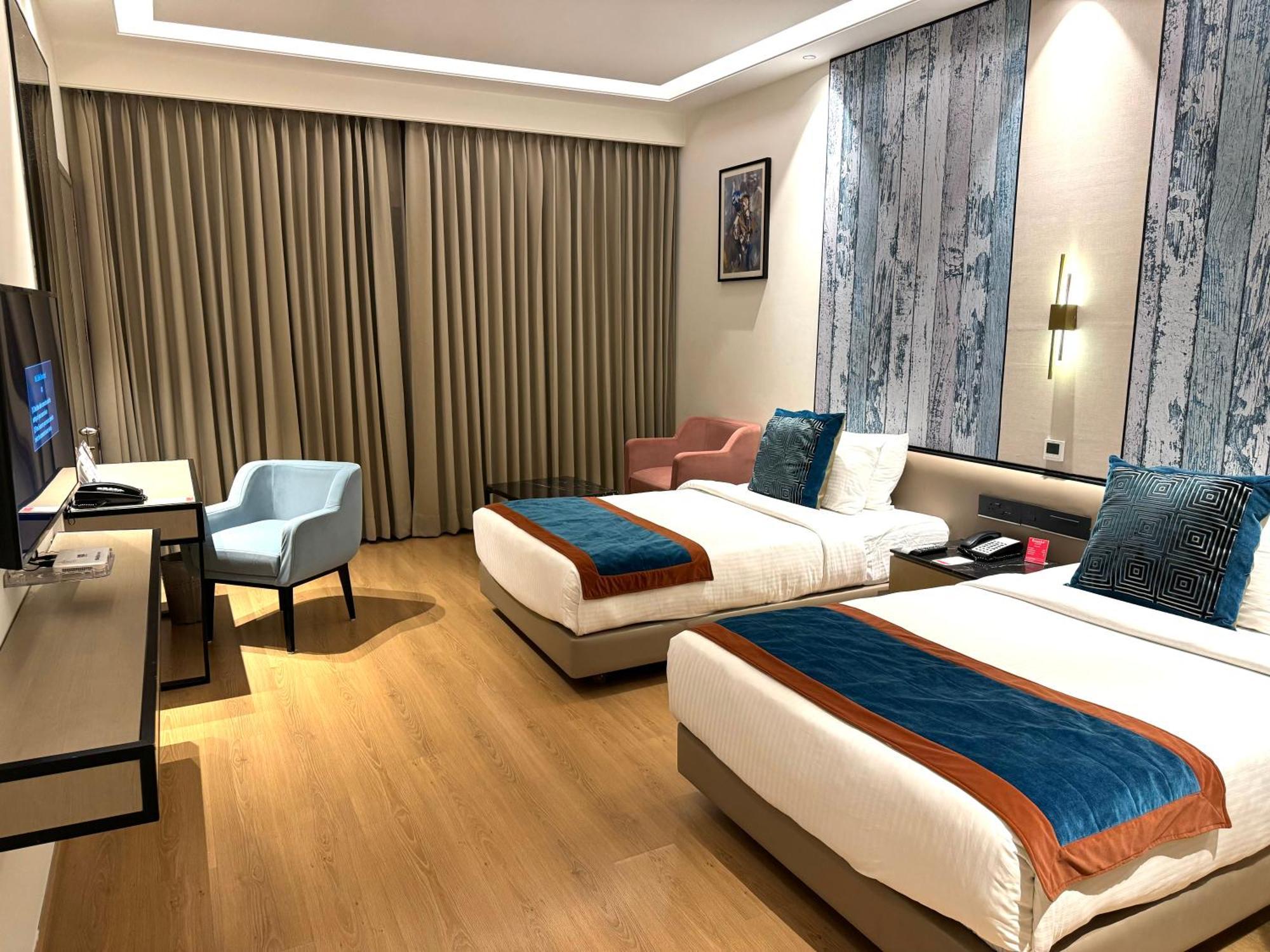 Ramada By Wyndham Jalandhar City Center Exterior photo