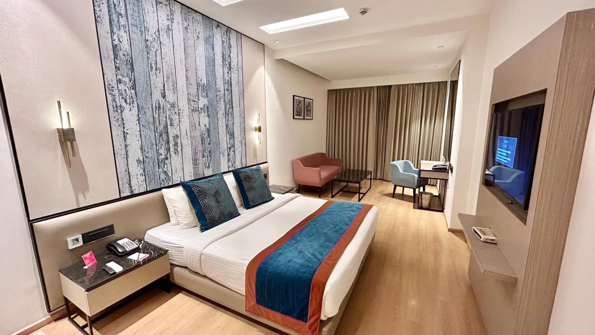 Ramada By Wyndham Jalandhar City Center Exterior photo