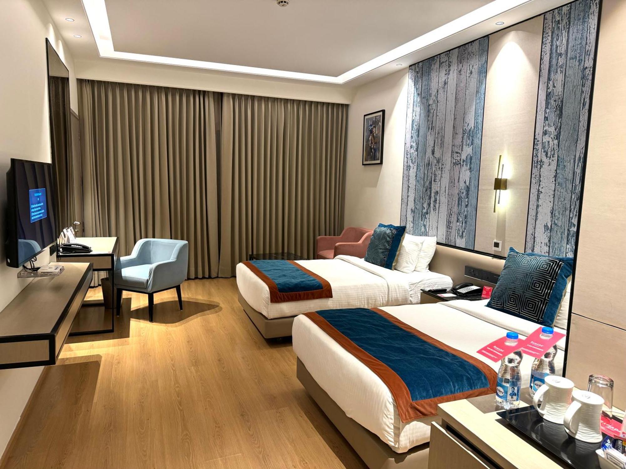 Ramada By Wyndham Jalandhar City Center Exterior photo