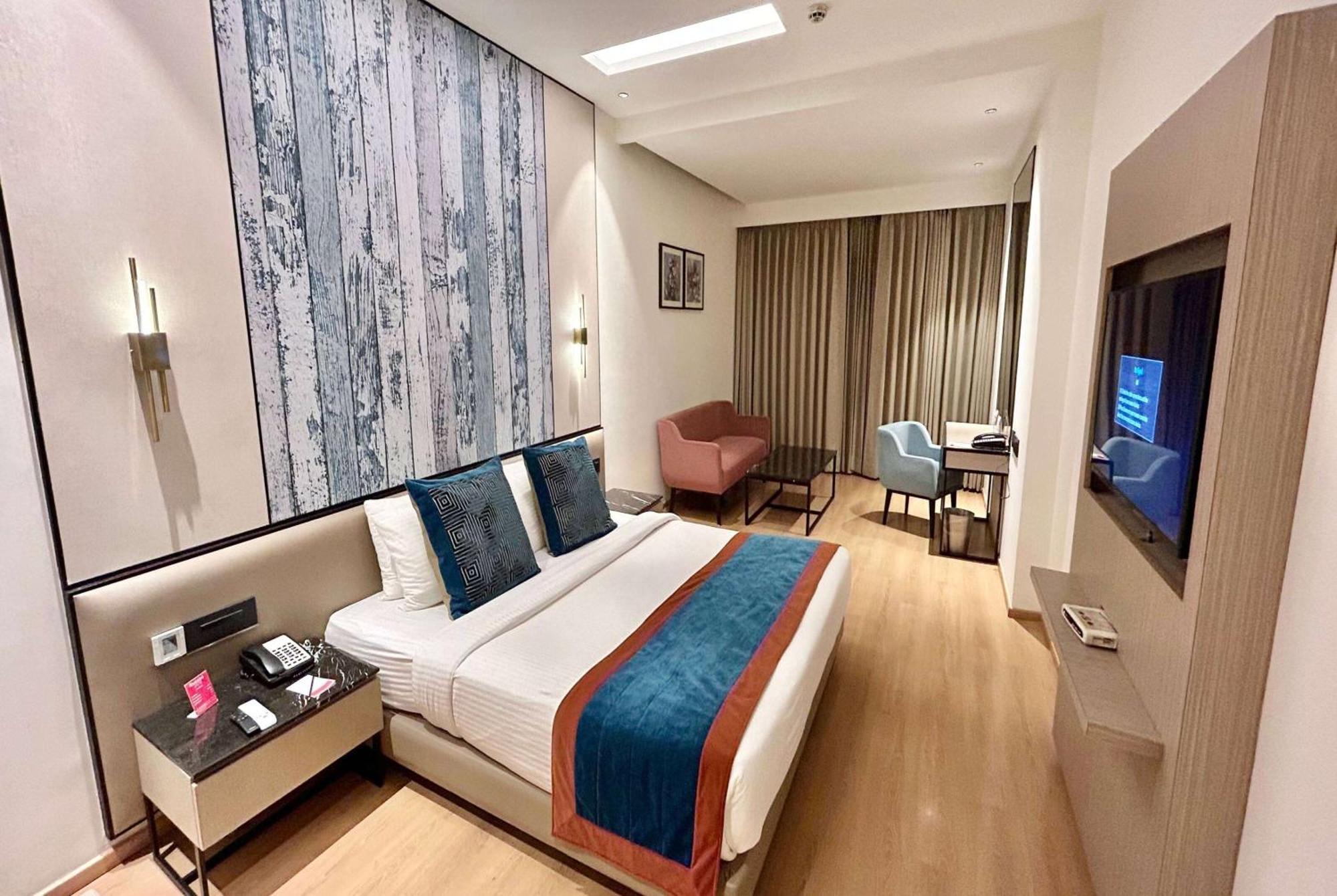 Ramada By Wyndham Jalandhar City Center Exterior photo